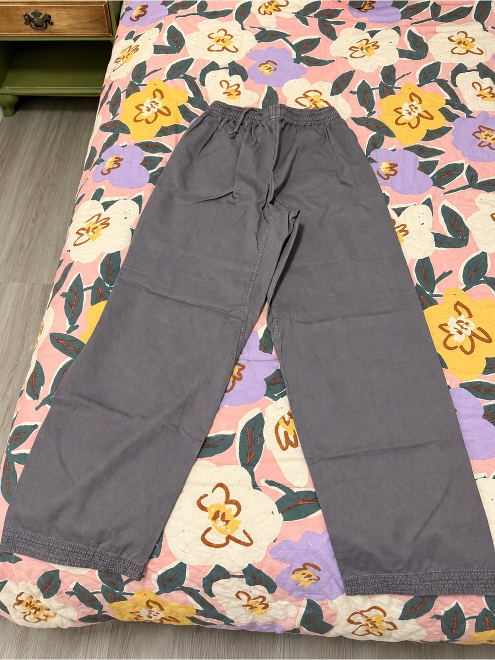 Woman’s SKIMS woven straight-leg/wide-leg pants size (Small)